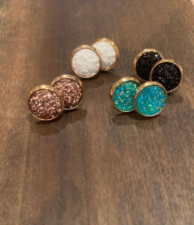 Druzy stud earrings: Blue