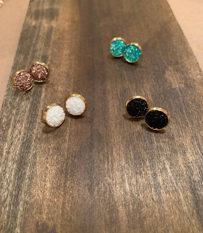 Druzy stud earrings: Blue